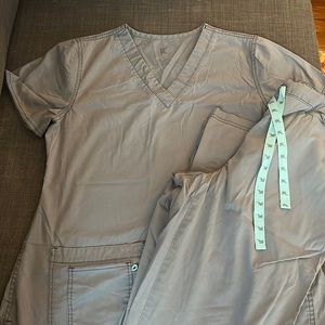 Med couture scrub set size medium